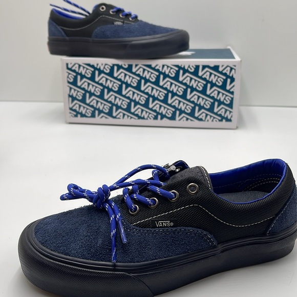 Vans Women’s Era VIt Lx
Hiker Dress Blues
VN0A4BNHLKZ
Sneakers - Picture 15 of 16
